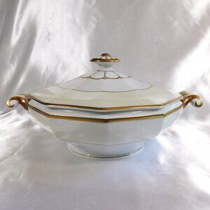 Heinrich & Co. Round Covered Vegetable Bowl in Colonial # 23602